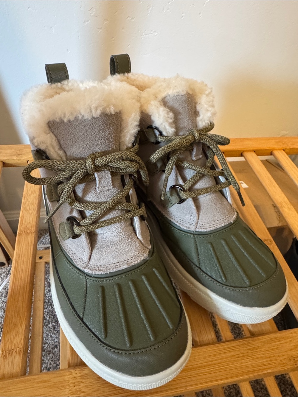 Nike Olive Green and Cream Sherpa-Lined Winter Boots
